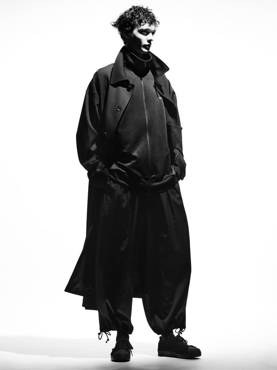 ヨウジヤマモト×Y-3の新定番ライン「Y-3 KURO」黒のユニセックスウェア