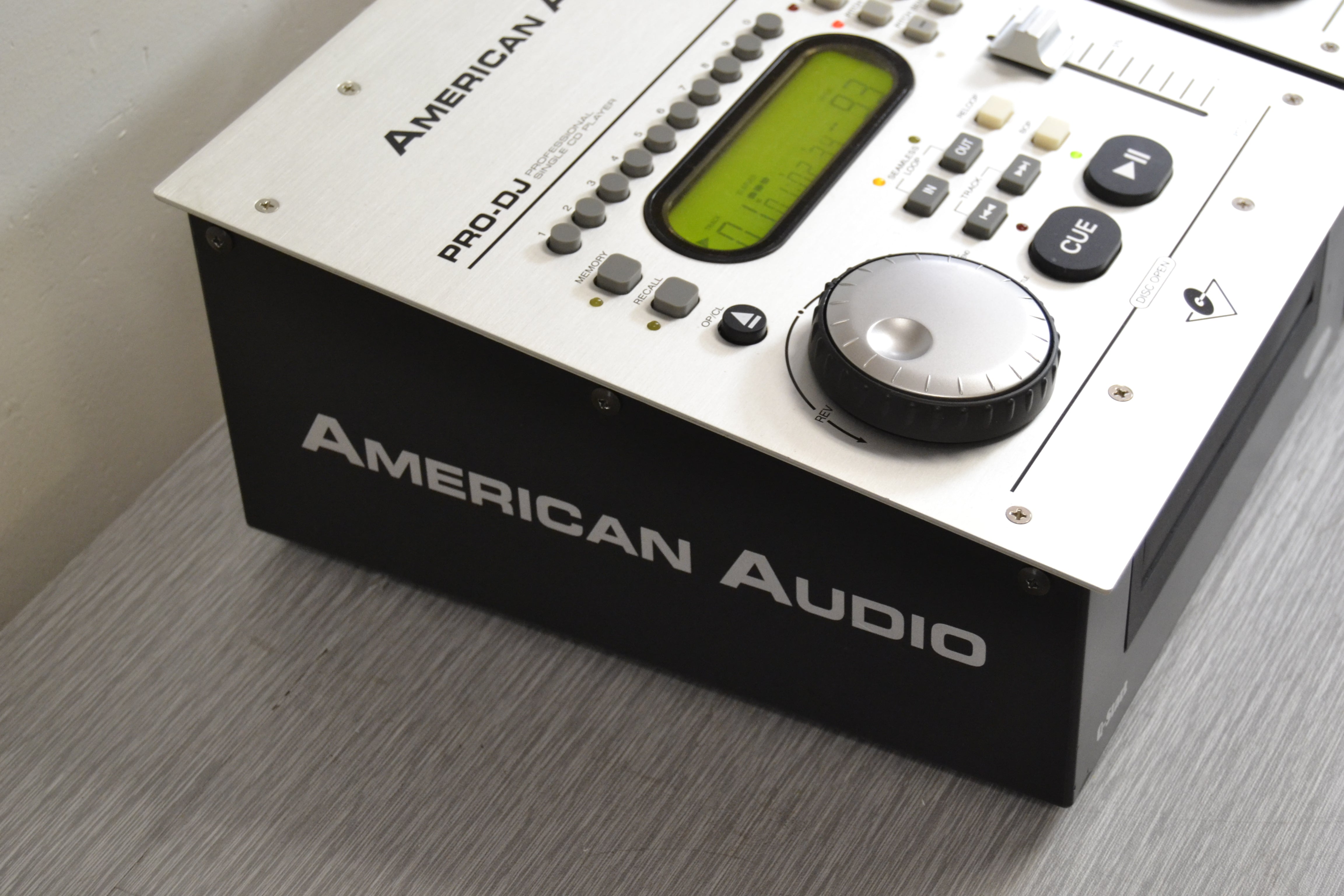 Set of 2 American Audio PRO DJ Single CD Players – The Turntable Store