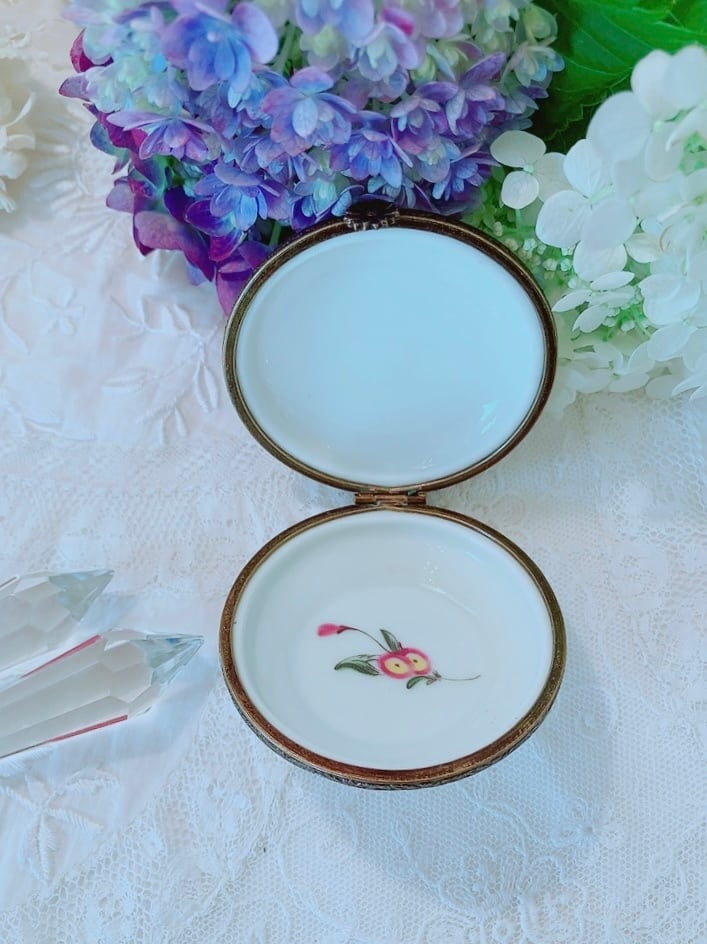 フランスロイヤルリモージュ 手描きの薔薇柄 ピルケース | AntiqueRose