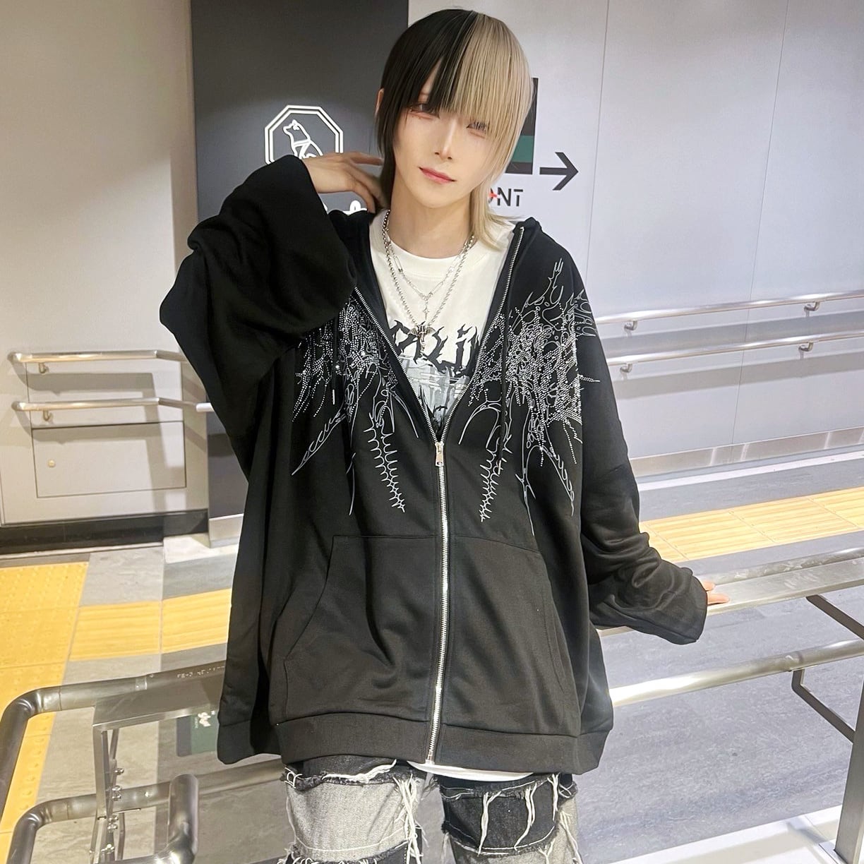 ラインストーン トライバルZIPパーカー | VOLCAN&APHRODITE