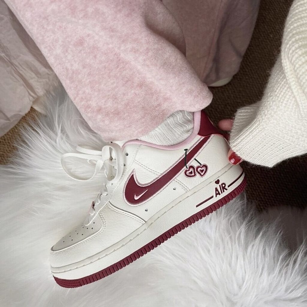 ☆NIKE☆送関込☆バレンタイン限定☆話題のエアフォース1☆ (Nike