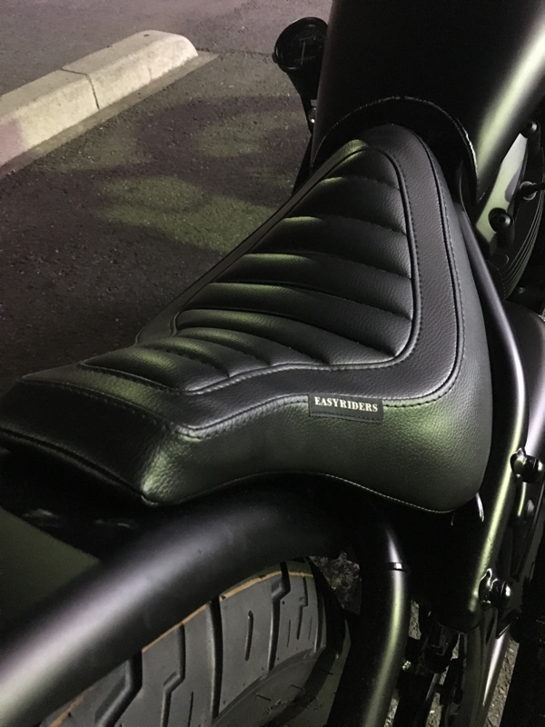 EASYRIDERS フラットフェンダー用デラックスシングルシート のパーツ