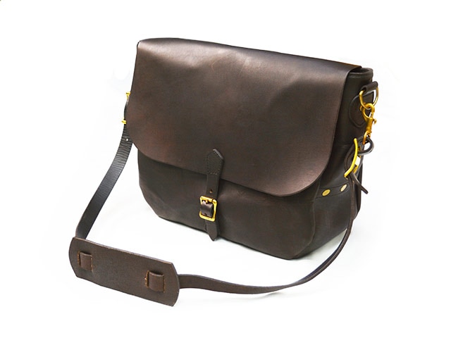 全2色【vasco/ヴァスコ】「Leather Postman Shoulder Bag”/レザー