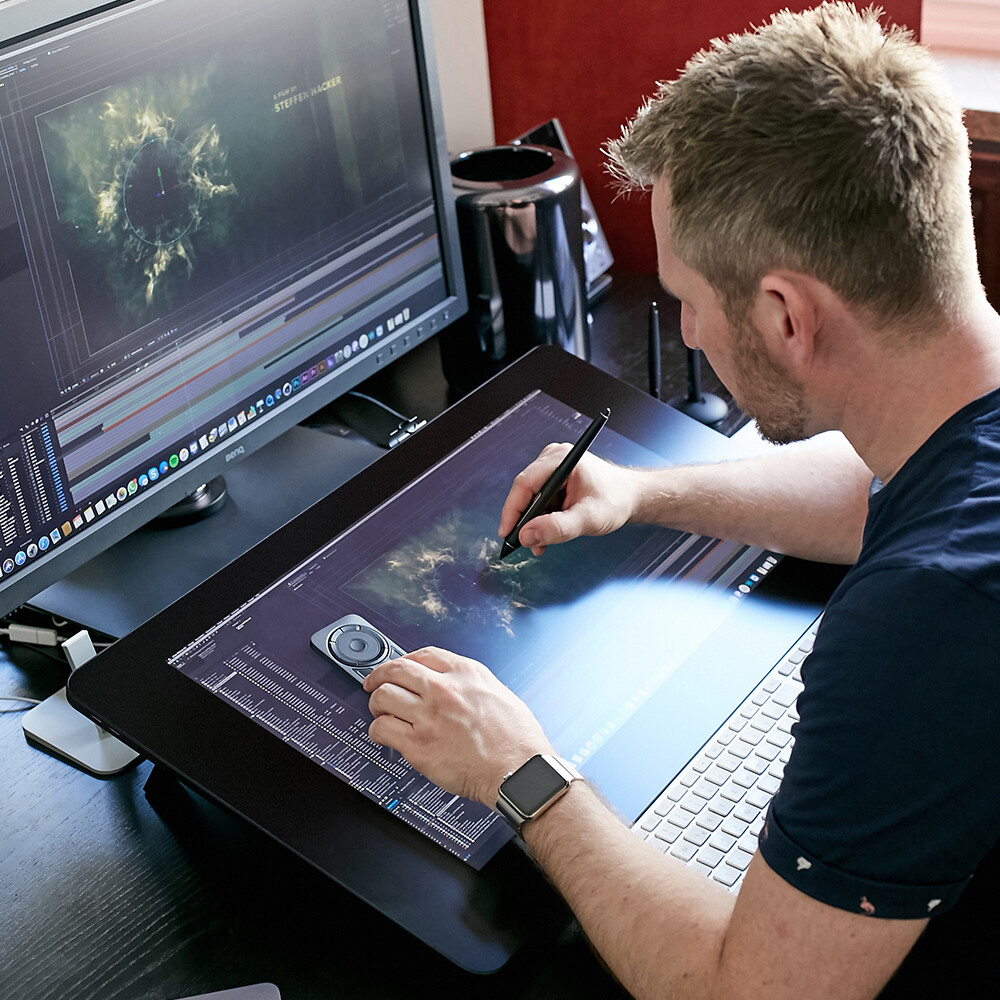 ディスプレイ・モニター本体 Wacom Cintiq 24 TDTK246K4C Amazon.com