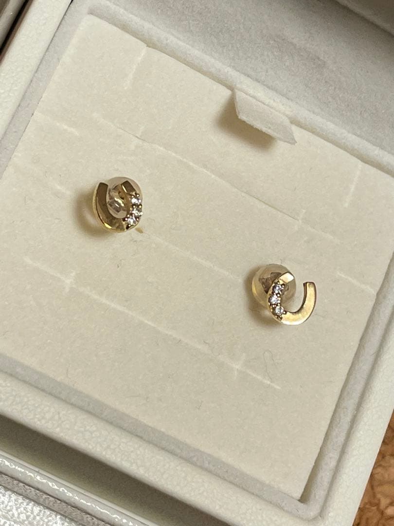 ◆感謝価格◆4℃◆ヨンドシー◆K10◆ホースシュージルコニアピアス◆ ◇感謝価格◇4℃◇ヨンドシー◇K10◇ホースシュージルコニアピアス