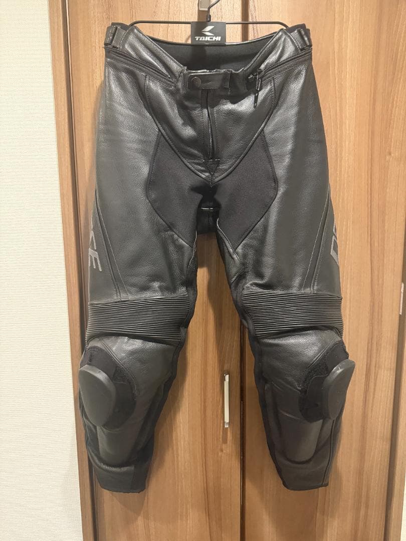 Dainese（ダイネーゼ）レザーパンツ サイズ46　ブラック レザーパンツのサイズでお悩みの方必見。「ショート/トール」特殊