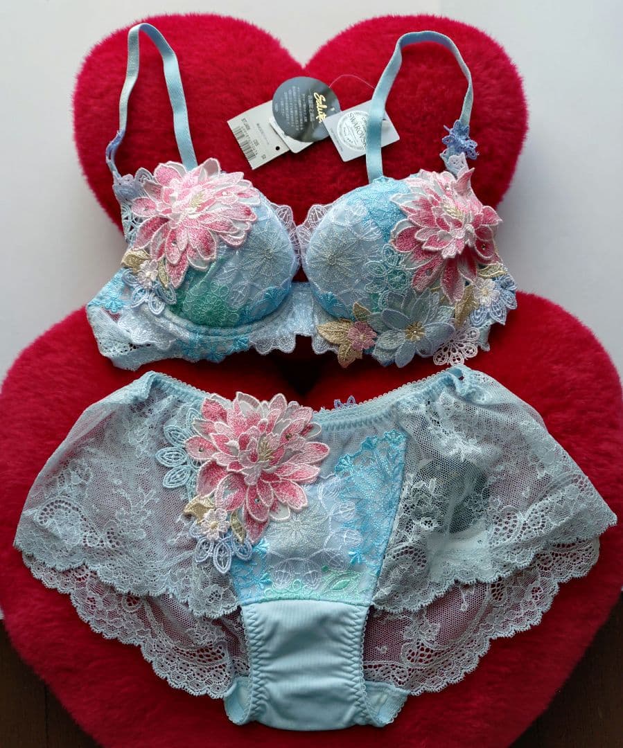 Sale☆新品☆サルート　店舗限定☆牡丹　中国音楽☆C65セット Wacoalワコールサルート08シリーズ中国音楽・牡丹♡店舗限定 C70