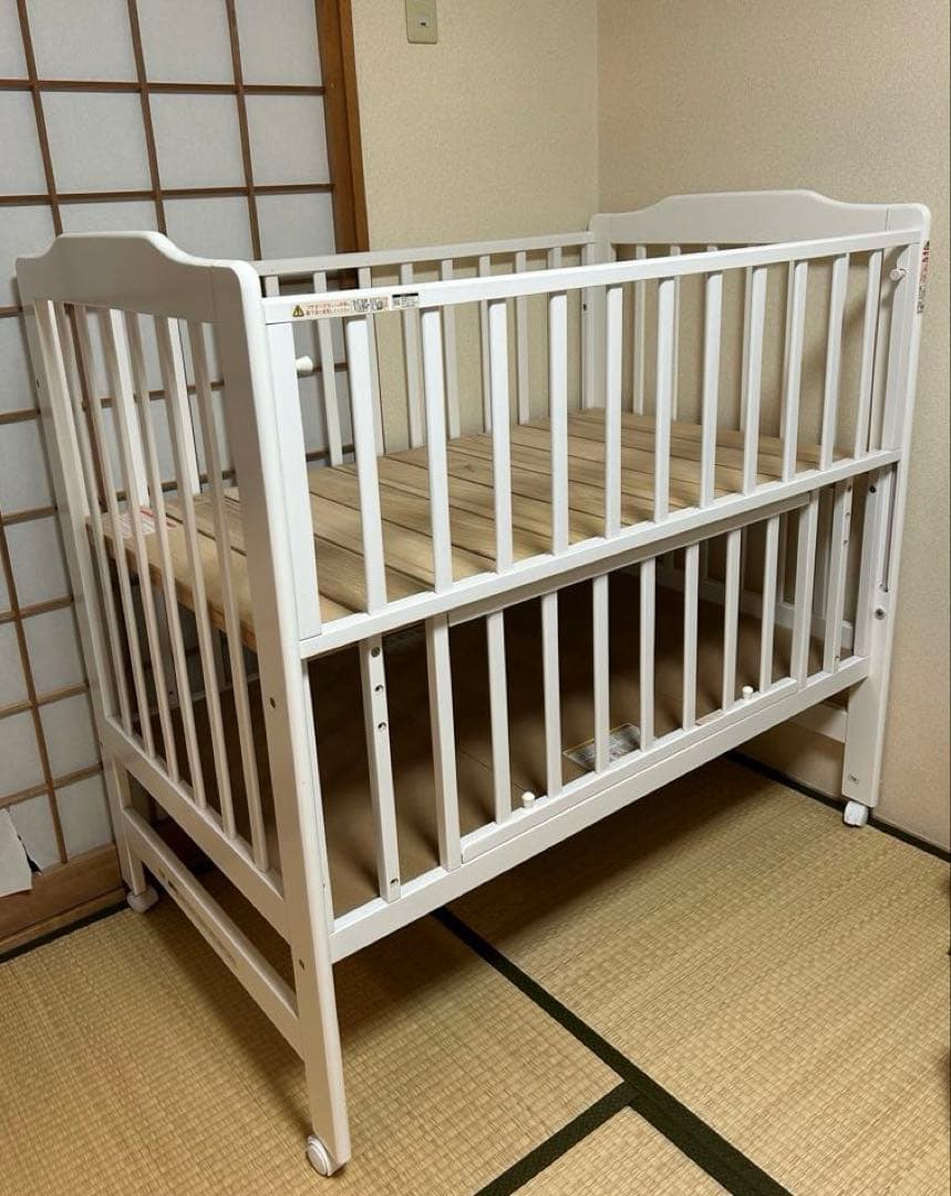ハイシート　ベビーベッド　ホワイト　KATOJI カトージ ハイシートベビーベッドⅡ （ホワイトスタイル）」について｜カトージ