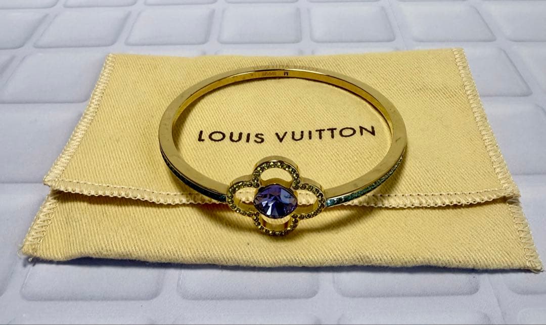 u*c様 【美品】Louis Vuitton フラワーモチーフ ブレスレット 国内発送】Louis Vuitton ブレスレット LV フローラグラム (Louis
