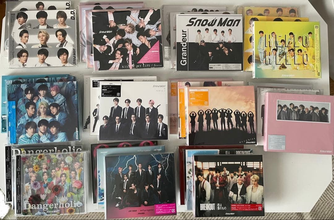 【期間限定セール】Man CD、DVD、会報、グッズ まとめ売り SnowManCD、DVD、グッズまとめ売り - メルカリ