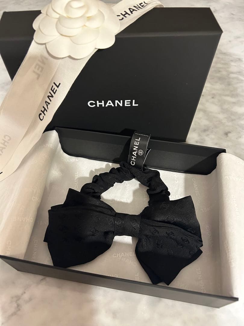 CHANELシャネル 2025 春夏リボン シュシュ　新作 シャネルがリボンを通じて描く、ロマンティックな物語。サイズと