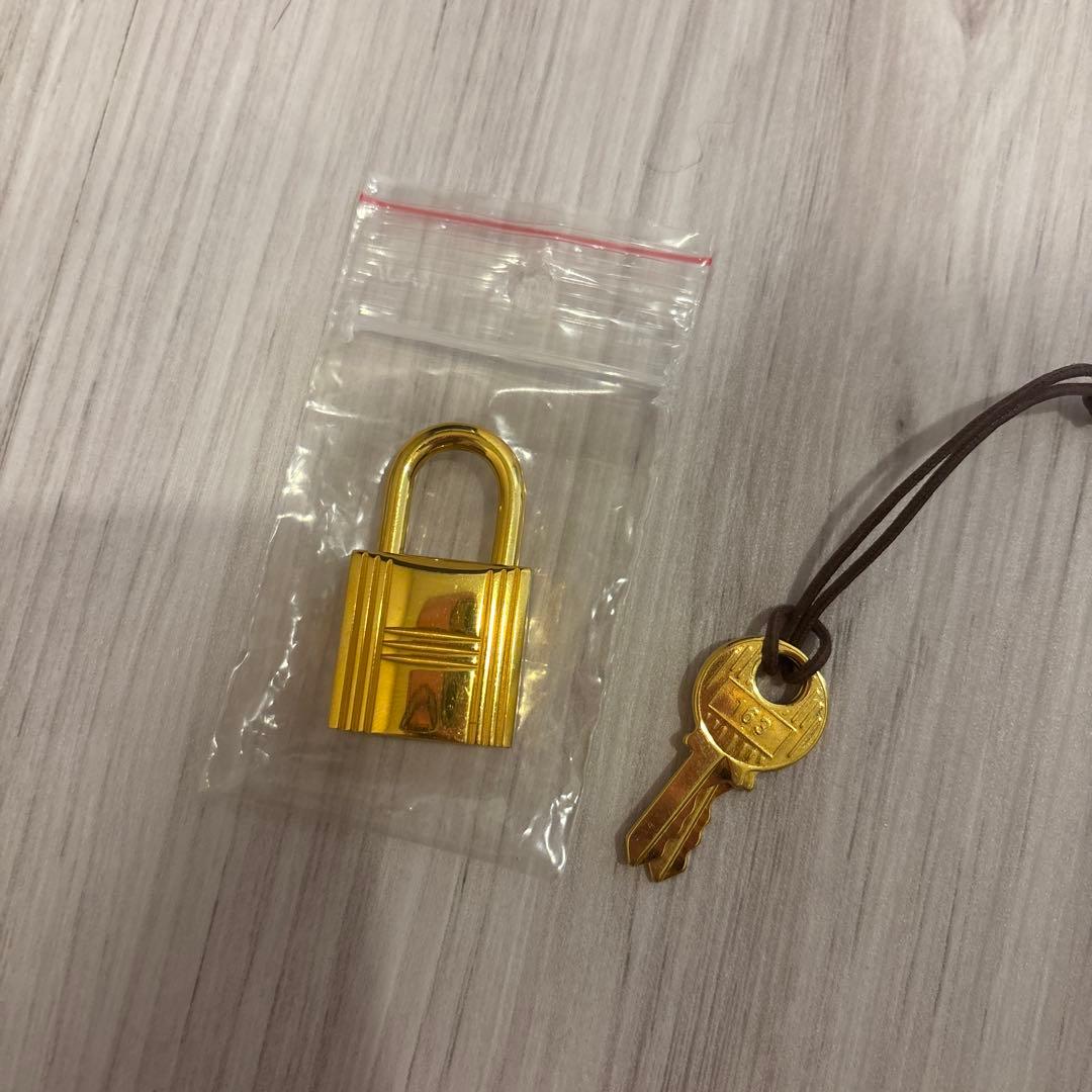 m*c様 極美品 エルメス カデナ 鍵 ゴールド 163 HERMES エルメス カデナ 120番 ゴールド24Kメッキ 鍵付き 南京錠