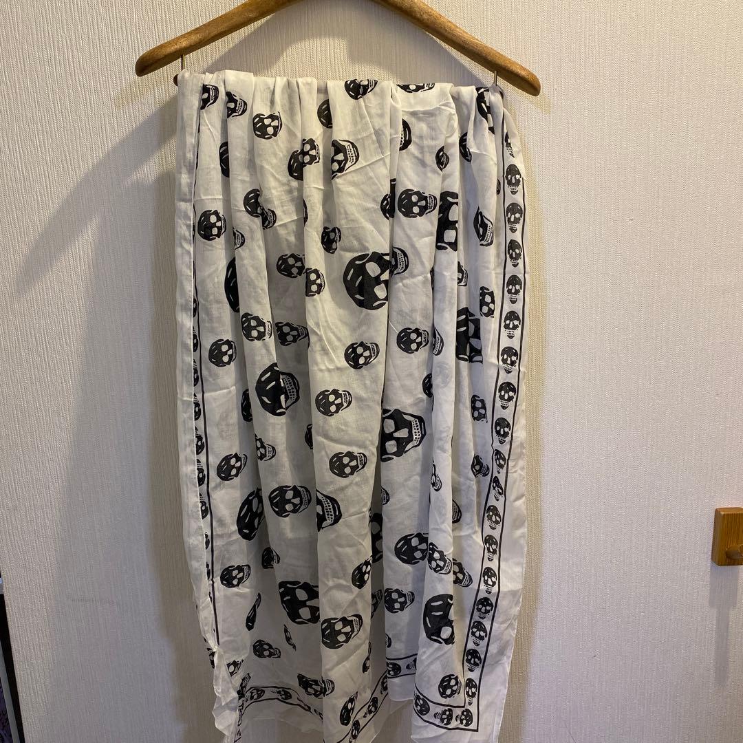 Alexander McQueen スカル柄バンダナ　ビッグ　スカーフ Women's Classic Skull Foulard in Burgundy | McQueen US