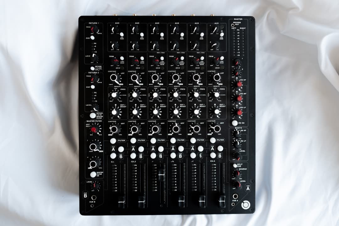 【レア】PLAYdifferently MODEL1 PLAYdifferently Model 1 - 6-Channel DJ Mixer @ The DJ Hookup