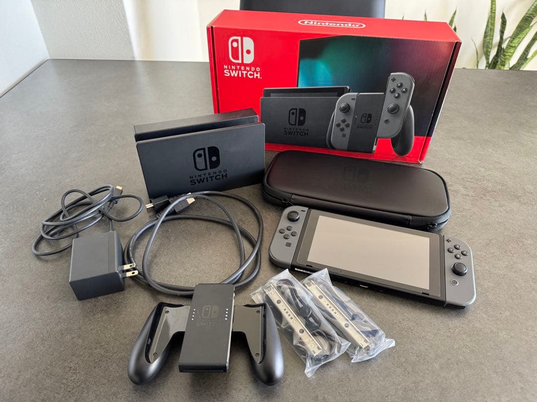 Nintendo Switch 本体　グレー Nintendo Switch Console with Gray Joy-Con -(Japan Version