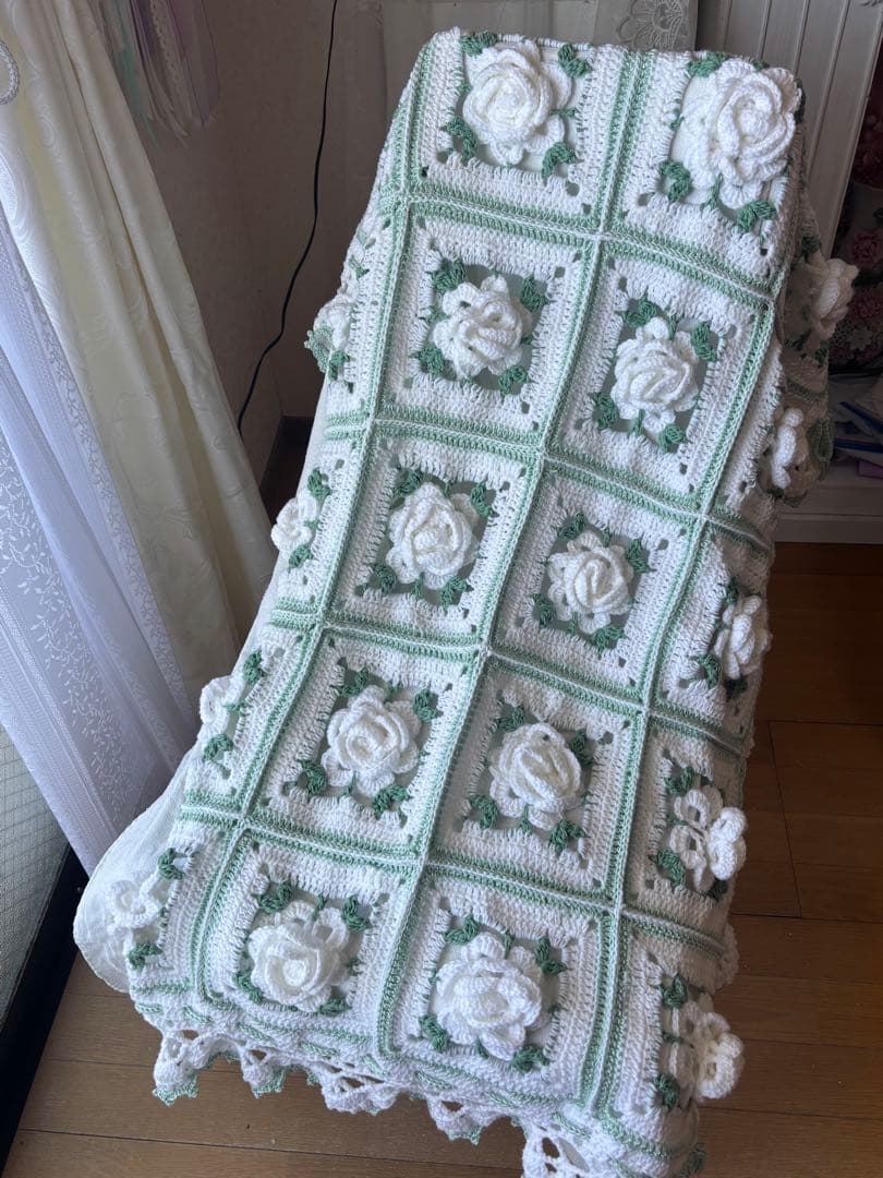 ハンドメイド 薔薇 モチーフ ブランケット 白 リボン バラモチーフのブランケット（ブルー） | ハンドメイド雑貨magnet council