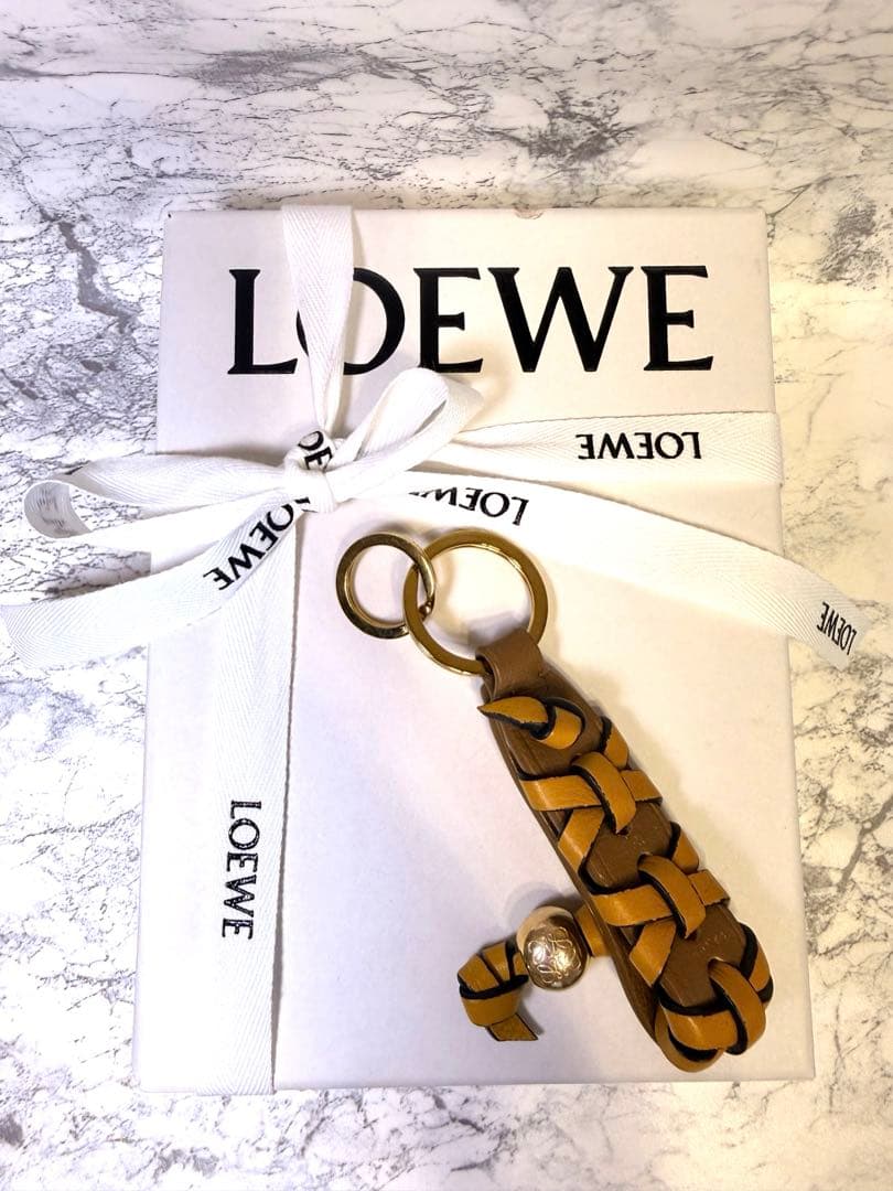 LOEWEキーリング LOEWE ロエベ キーリング/バッグチャームゴールド/PEBBLE KEYRING