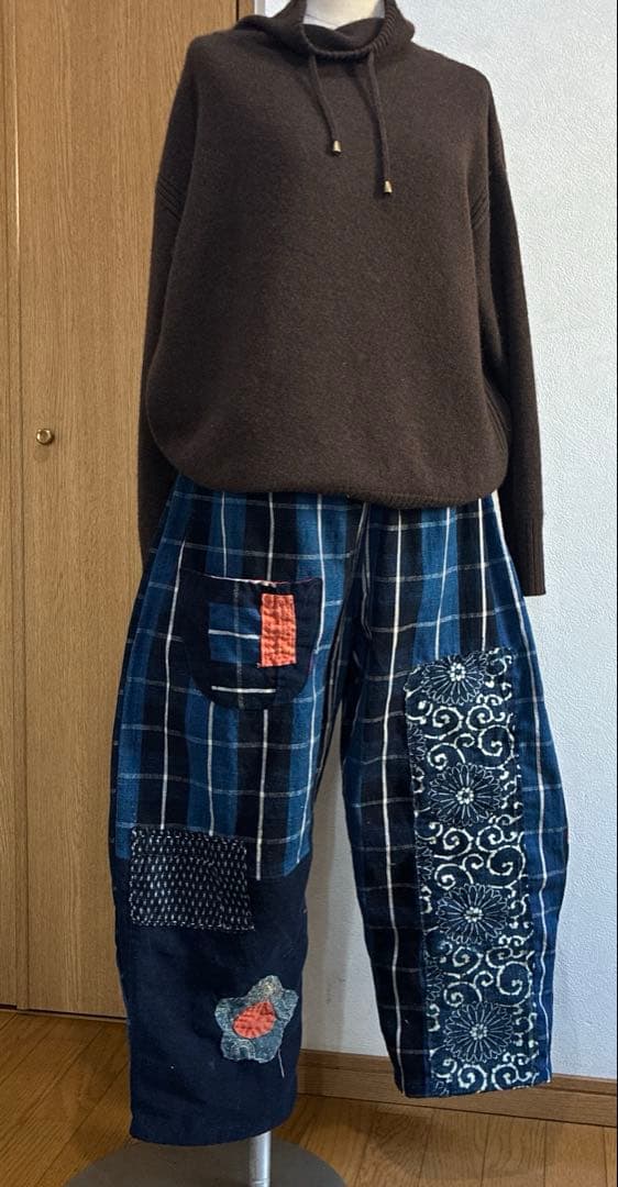 古布　ブルーの布団皮をメインにしたオンリーワン　ダボパンツ ワッフルーザー テーパードパンツ｜BIGI online store - ビギ