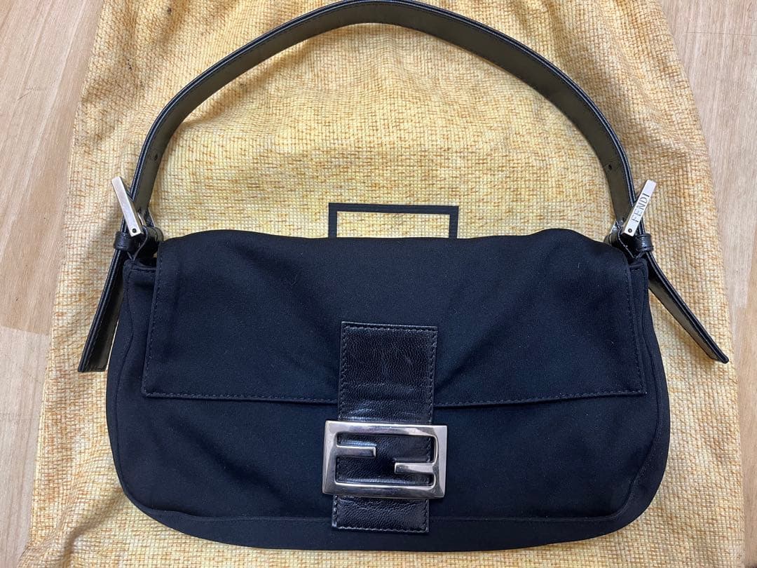 美品　FENDI フェンディ　マンマショルダーバッグ　ブラック 楽天市場】フェンディ マンマバケット ショルダー リアルファー